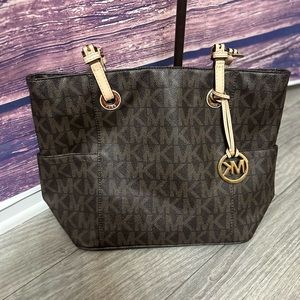 Micheal kors brown sig purse